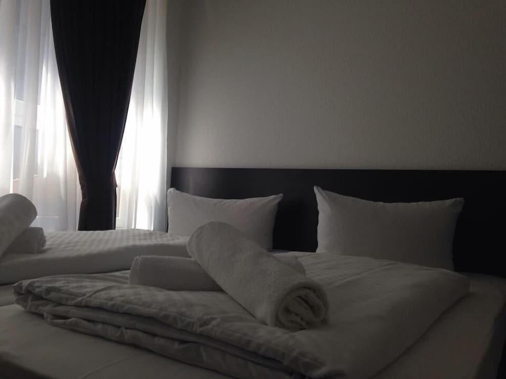 Mosel Hotel Francfort-sur-le-Main Extérieur photo