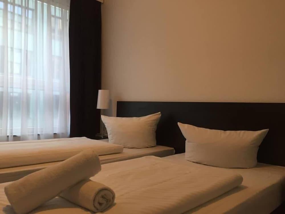 Mosel Hotel Francfort-sur-le-Main Extérieur photo