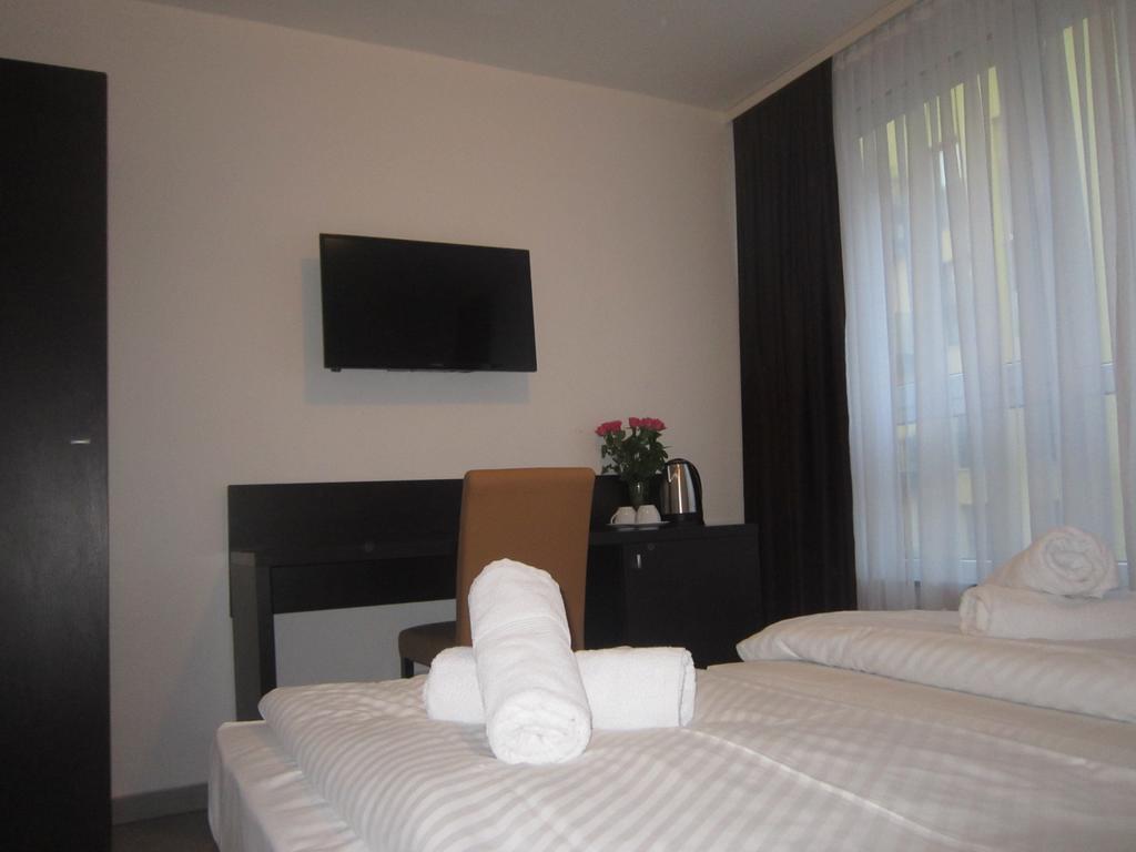 Mosel Hotel Francfort-sur-le-Main Extérieur photo