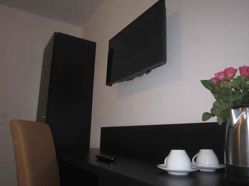 Mosel Hotel Francfort-sur-le-Main Extérieur photo