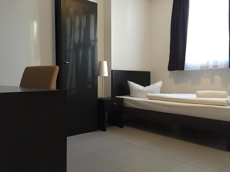 Mosel Hotel Francfort-sur-le-Main Extérieur photo
