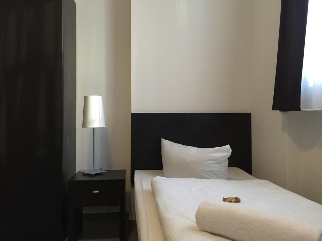 Mosel Hotel Francfort-sur-le-Main Extérieur photo