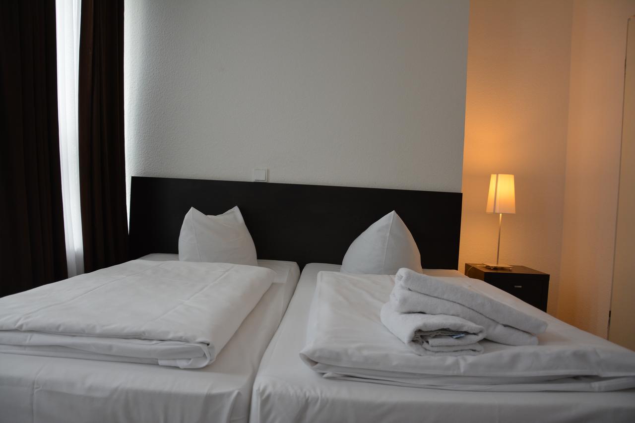 Mosel Hotel Francfort-sur-le-Main Extérieur photo