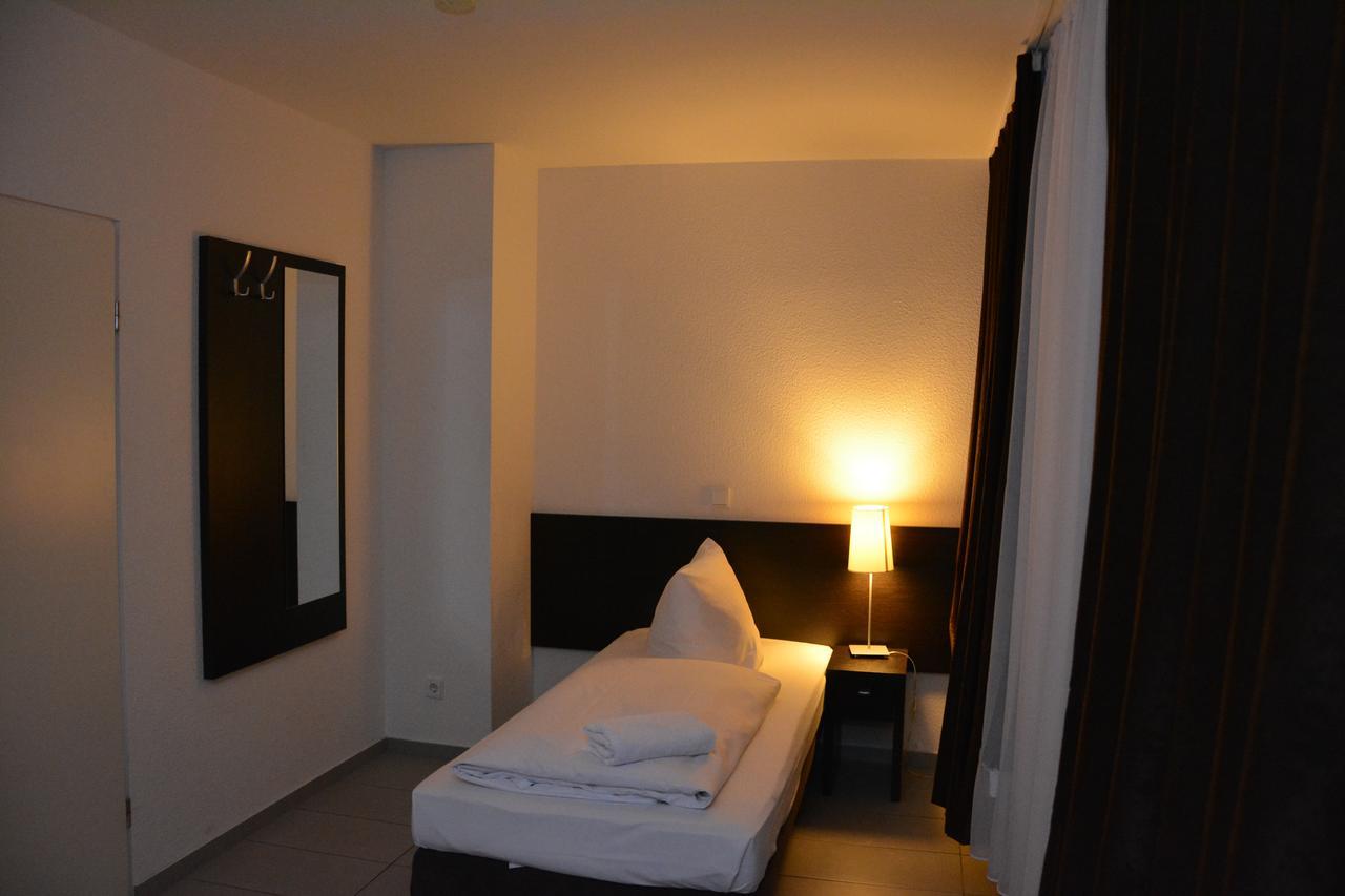 Mosel Hotel Francfort-sur-le-Main Extérieur photo